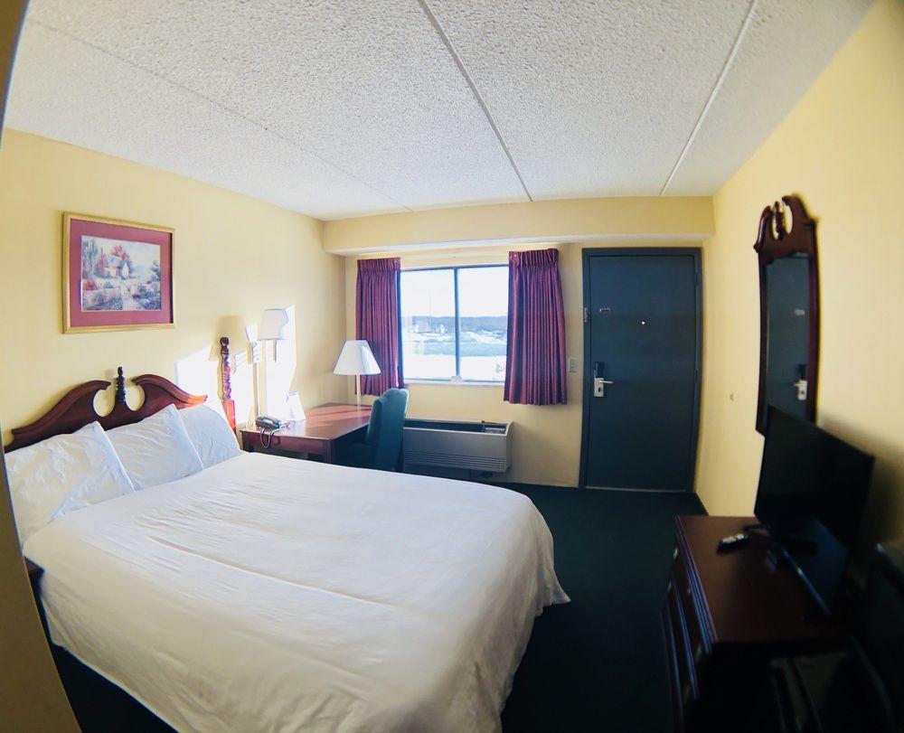Super 8 By Wyndham Petoskey Hotel Exterior photo