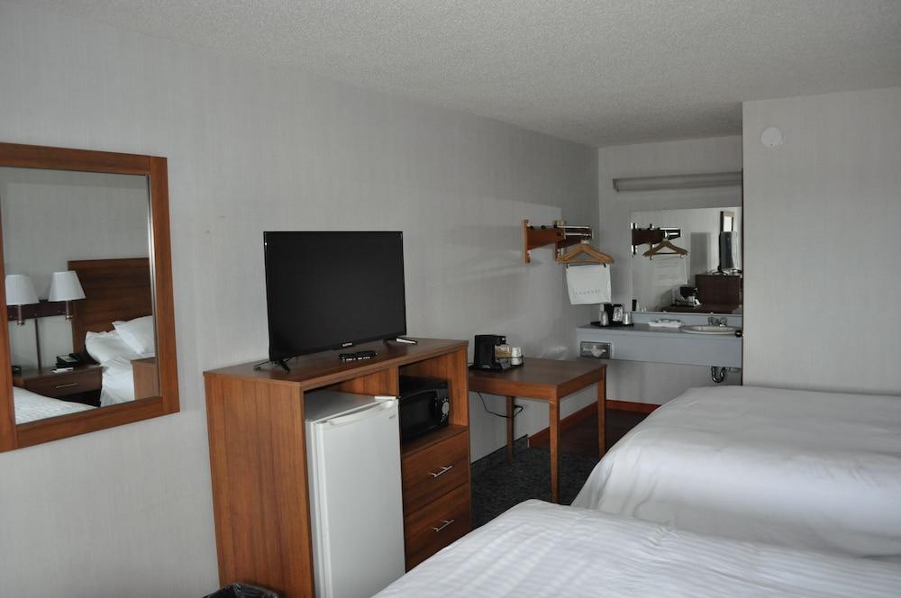 Super 8 By Wyndham Petoskey Hotel Exterior photo