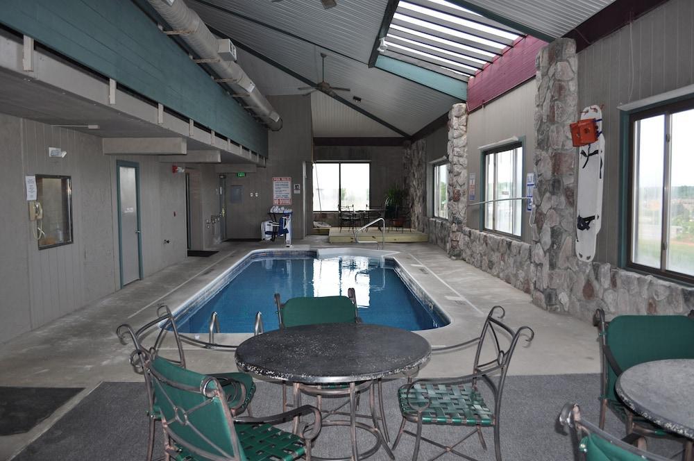 Super 8 By Wyndham Petoskey Hotel Exterior photo