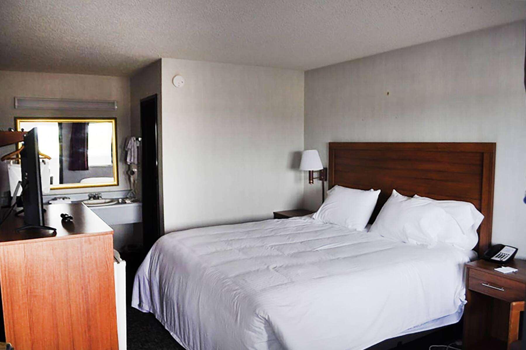 Super 8 By Wyndham Petoskey Hotel Exterior photo
