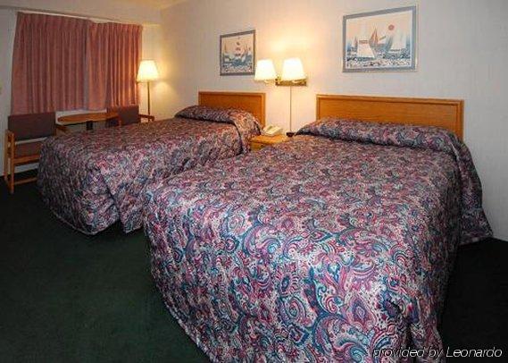 Super 8 By Wyndham Petoskey Hotel Room photo