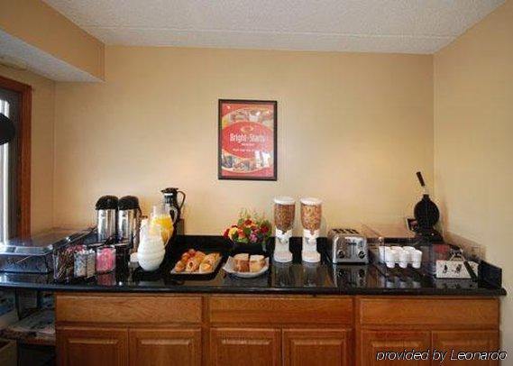 Super 8 By Wyndham Petoskey Hotel Restaurant photo