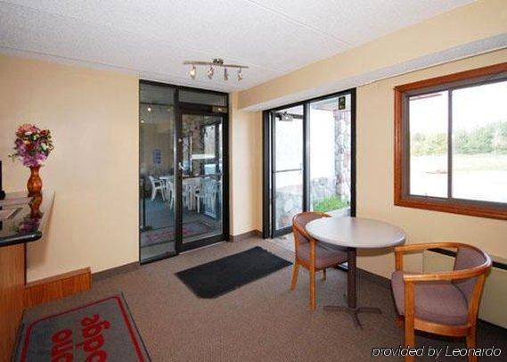 Super 8 By Wyndham Petoskey Hotel Interior photo
