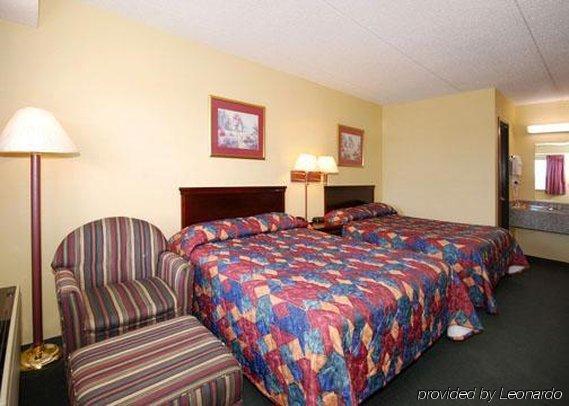 Super 8 By Wyndham Petoskey Hotel Room photo